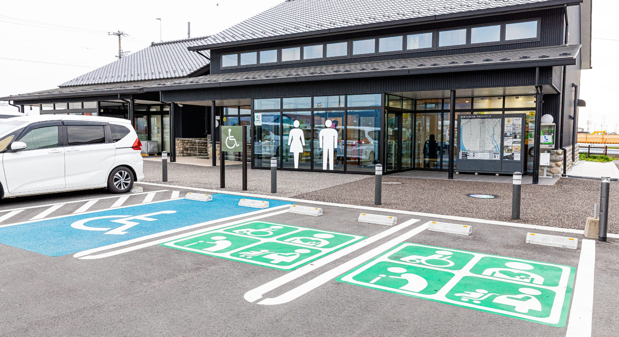 トイレ・手洗い場、優先駐車場